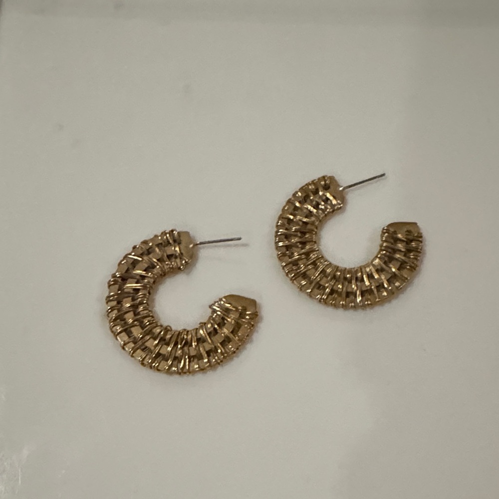 Elegant Gold Hoop Earrings